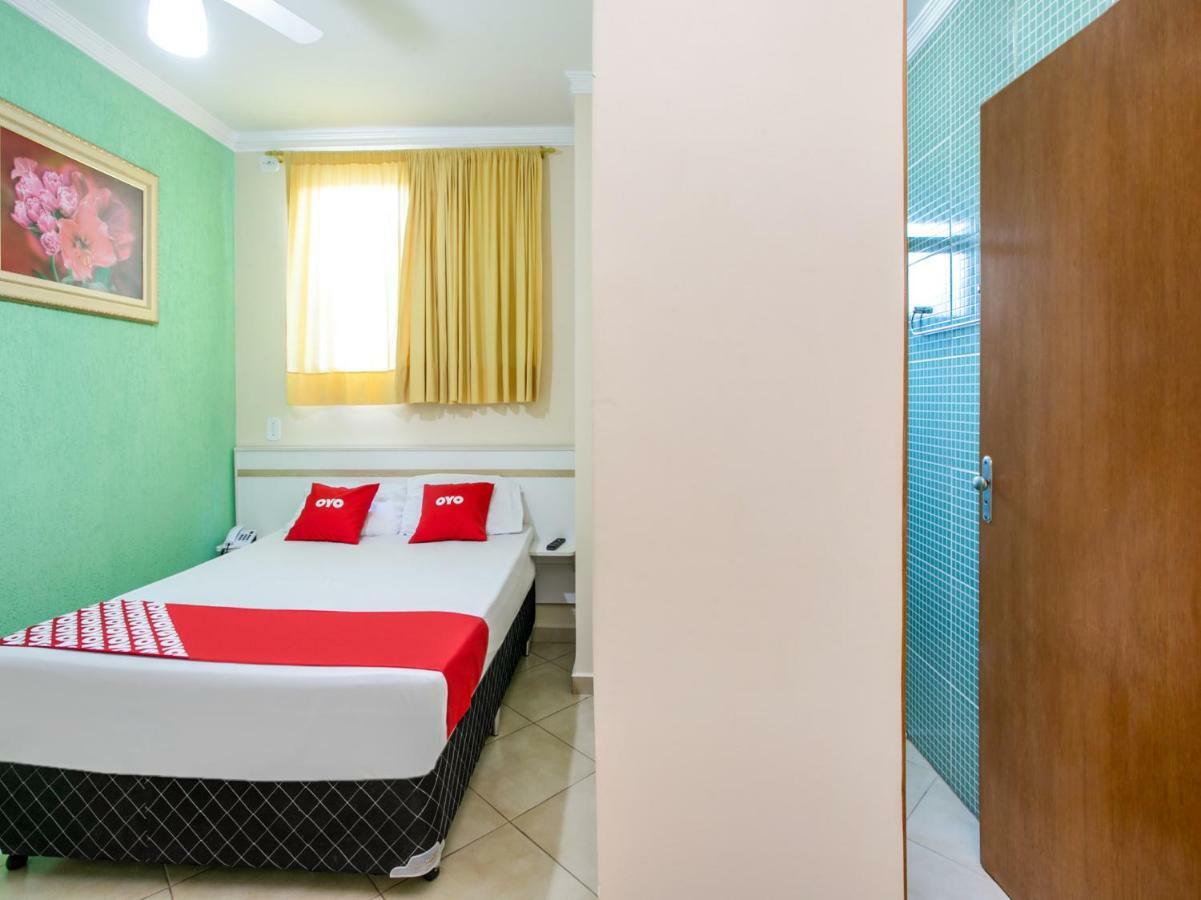Oyo Hotel Dayse Сантана-де-Парнаіба Екстер'єр фото