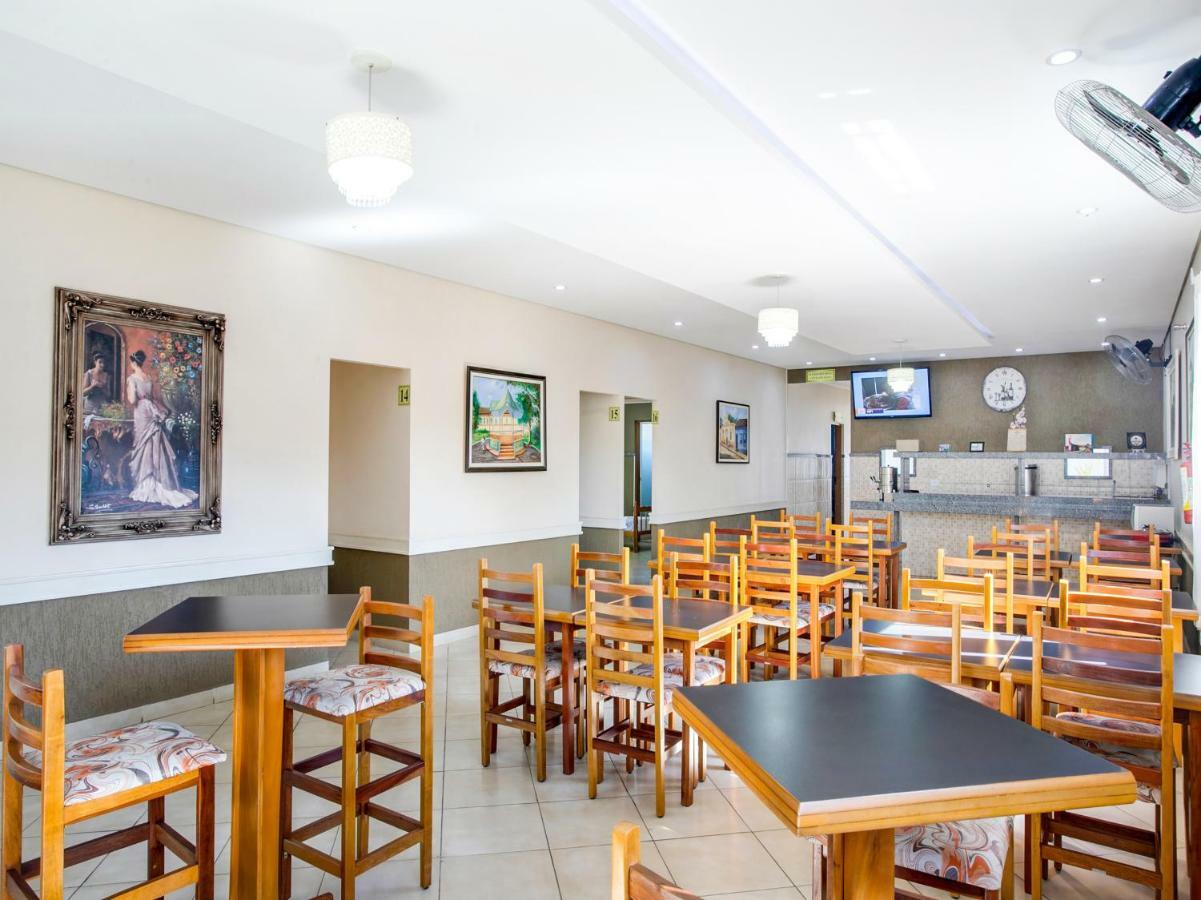 Oyo Hotel Dayse Сантана-де-Парнаіба Екстер'єр фото